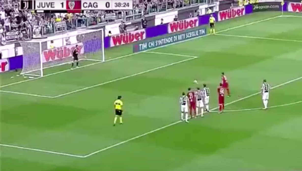 YouTube, Buffon para rigore a Farias. Assegnato con il VAR