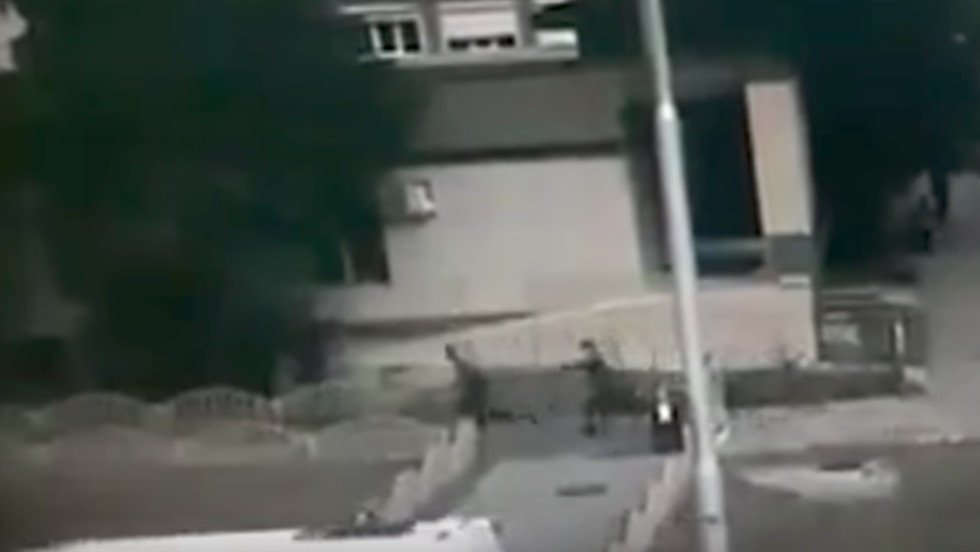 YOUTUBE Russia, accoltellamento a Surgut: la fuga dell'aggressore