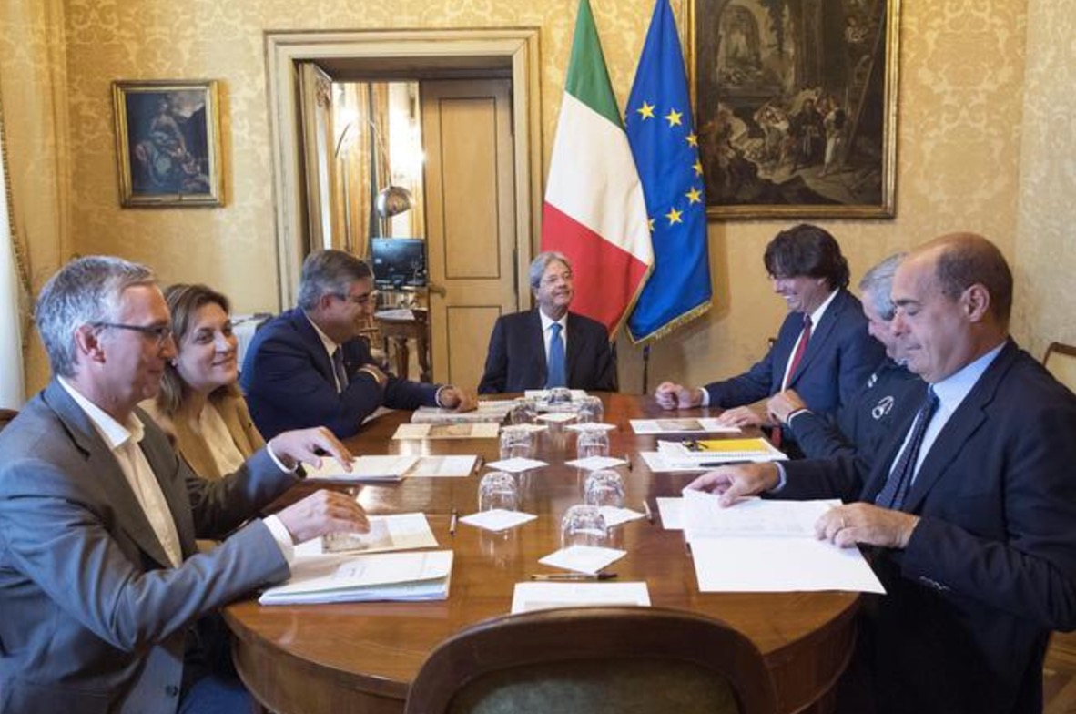 Terremoto, Gentiloni: "Si lavora per superare i ritardi". E loda Vasco Errani