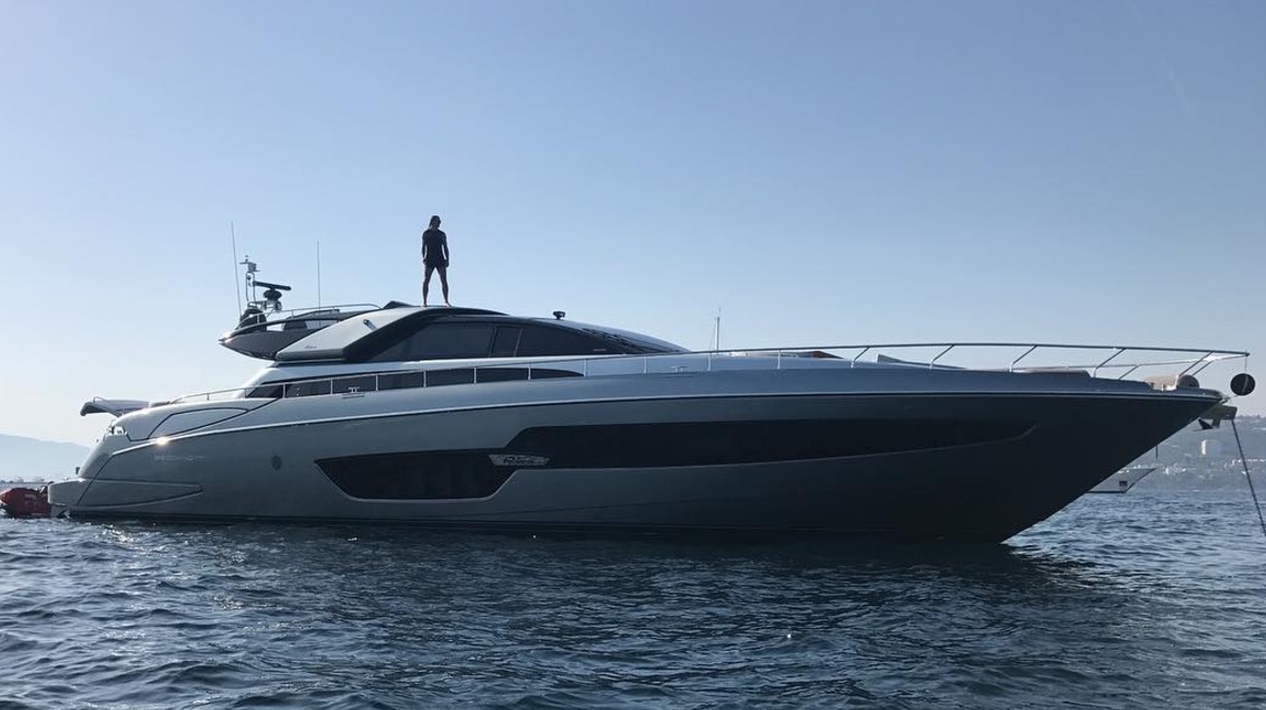 Zlatan Ibrahimovic ai cantieri Riva di La Spezia: comprerà un Corsaro 100?