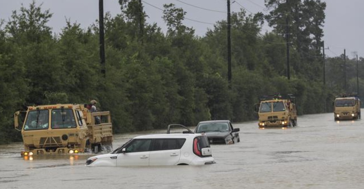 Harvey, bimba di 18 mesi si salva in acqua aggrappandosi al cadavere della mamma
