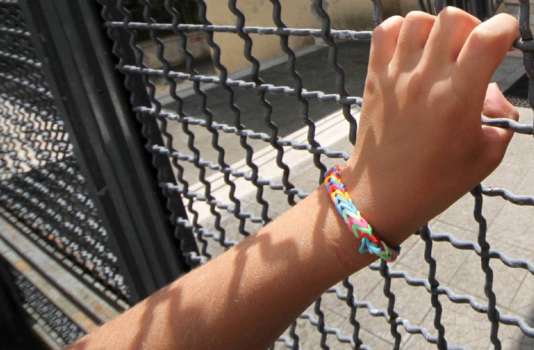 Castelvolturno, salvati 8 minori rom abbandonati: "Vivevano come cani randagi"