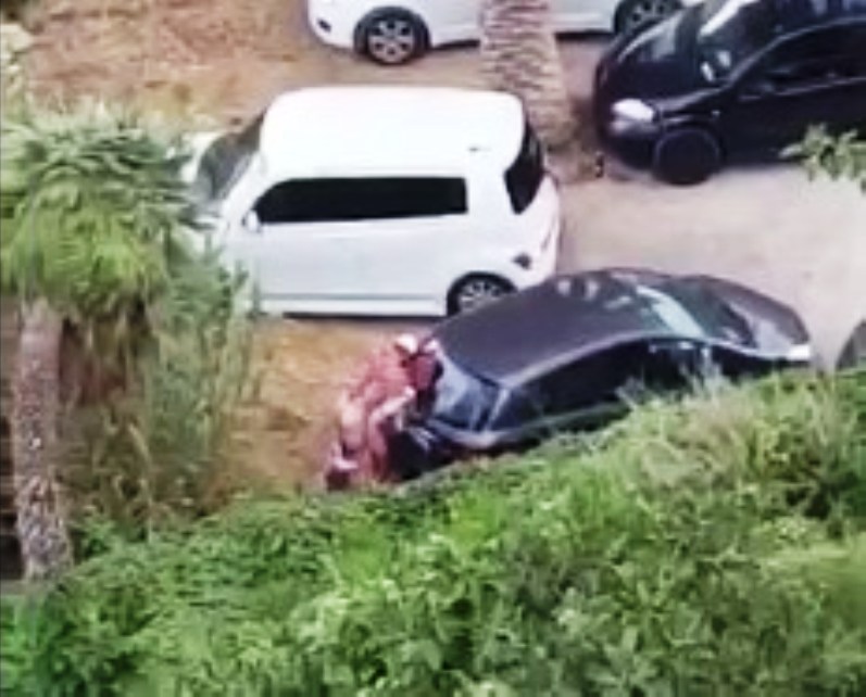 Argentario: amplesso in pieno giorno durante il palio. Dagospia: "Lei a pec..."