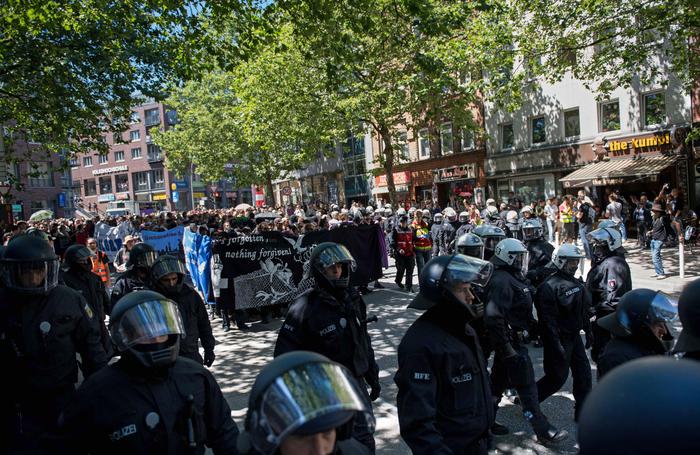 G20 Amburgo, resta in carcere Fabio, 18 anni, di Belluno: rischia fino a 1 anno