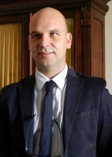 Angelo Cambiano, sfiduciato il sindaco anti-abusivismo