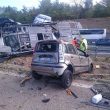 Un'auto distrutta dopo l'incidente A1