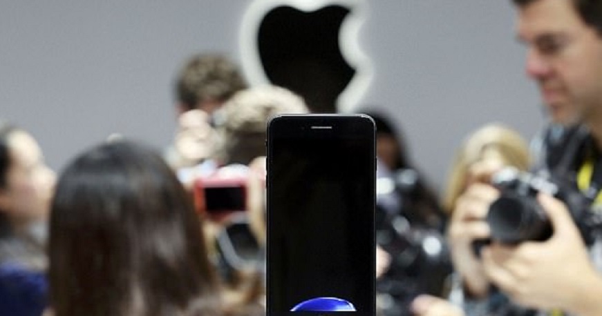 Apple fa pieno utile e ricavi: ora ha 261 mld di dollari in cassa