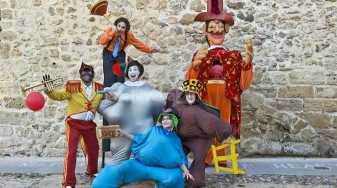 Artisti di strada: a Genova se non sono capaci il vigile può cacciarli. Come a un talent show