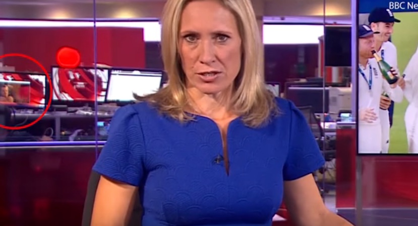 YOUTUBE Bbc, tg in diretta: collega guarda film a luci rosse e si vede il seno