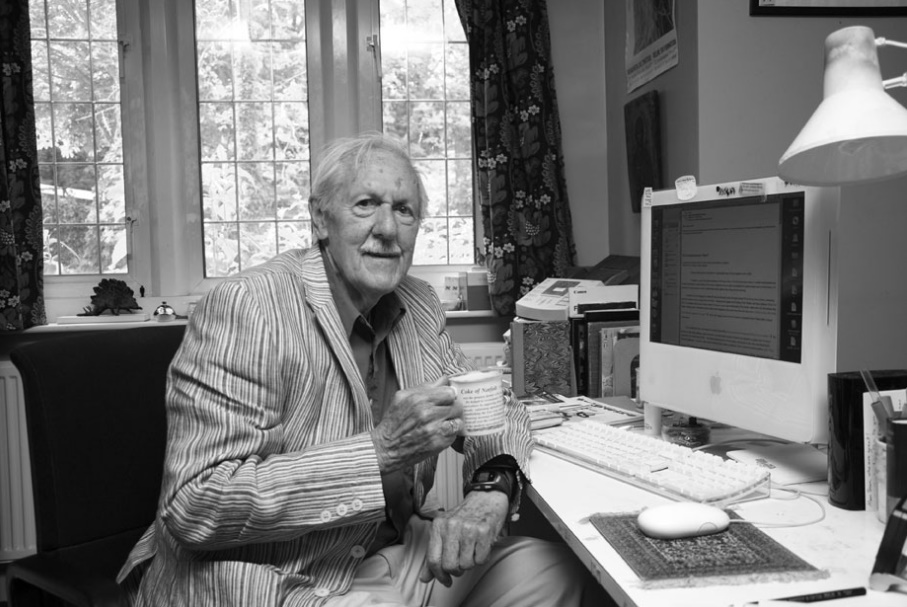 Brian Aldiss, morto a 92 anni il grande scrittore di fantascienza