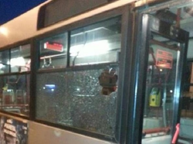Roma Atac, sassi contro autista del bus: "I rom giocano al tiro al bersaglio"