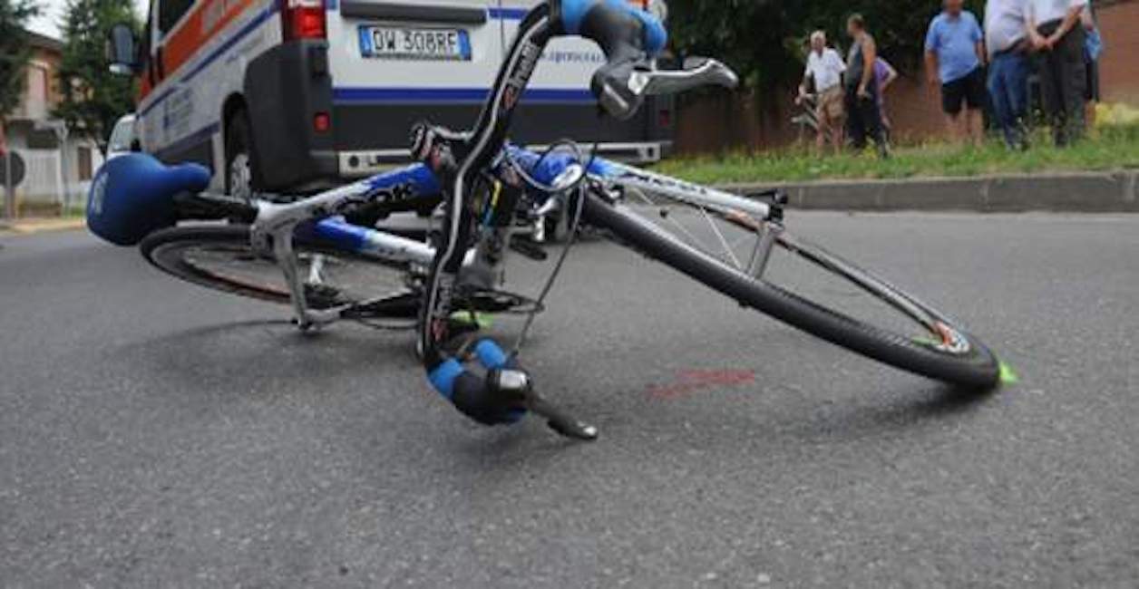 Eraclea, 18enne investe e uccide ciclista. Poi scappa, i genitori lo scoprono e lo consegnano ai carabinieri