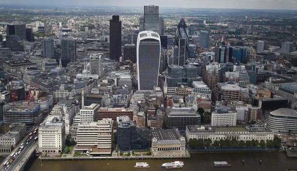 Brexit, banche d'affari in fuga da Londra: lavoratori verso Francoforte, Dublino e Lussemburgo