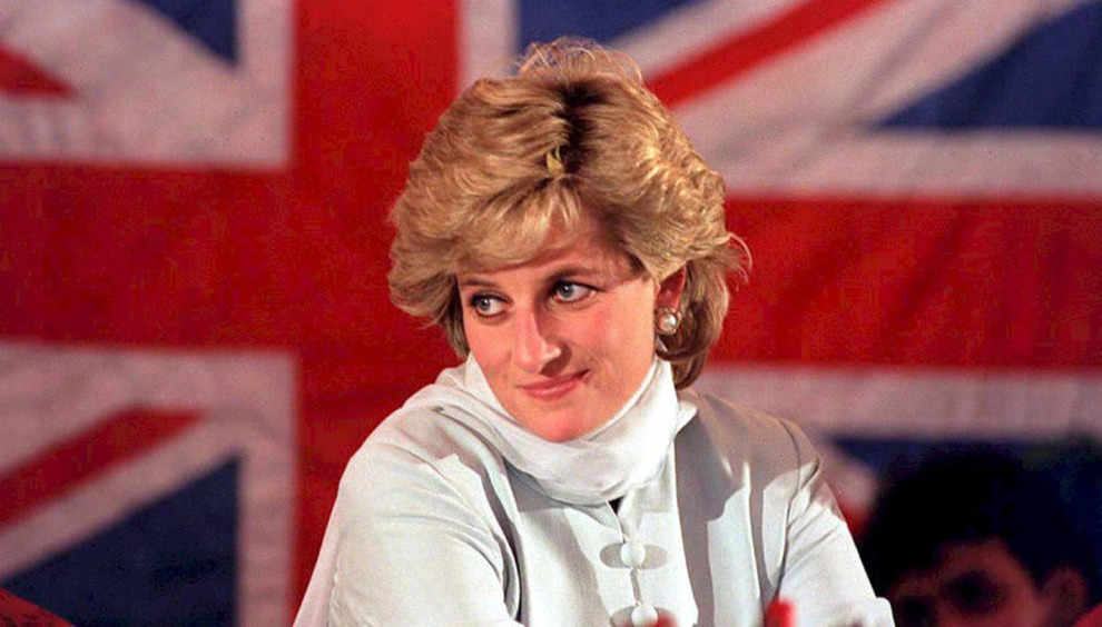 Lady Diana, la regina Elisabetta e il principe Carlo disertano omaggio a 20 anni dalla morte