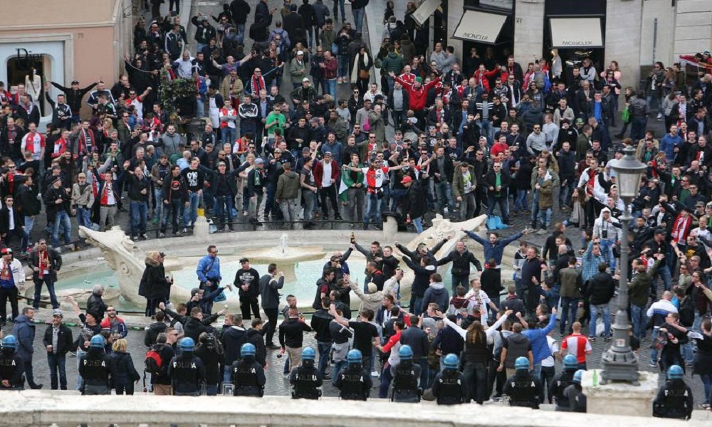 Champions League, tifosi Feyenoord: "Ci sono fontane a Napoli?"