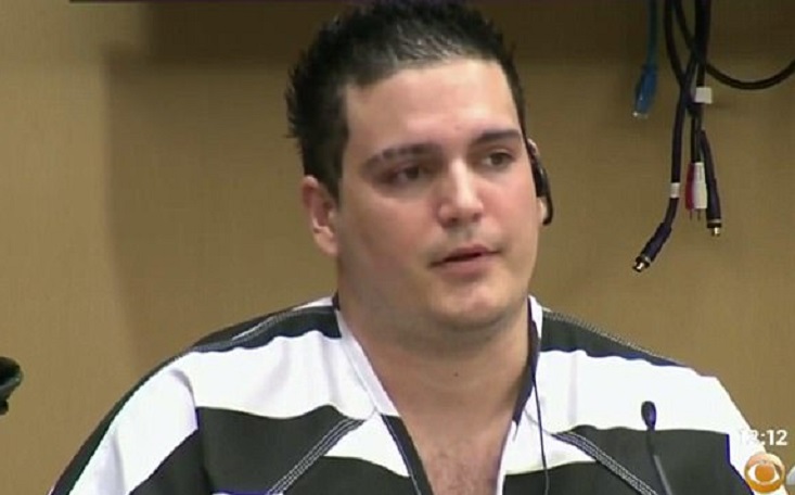 Lo chiama con il nome dell'ex mentre hanno un rapporto: lui la uccide poi sventra il corpo