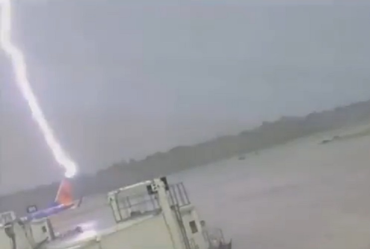 Usa, operatore aeroportuale colpito da fulmine: ricoverato in ospedale