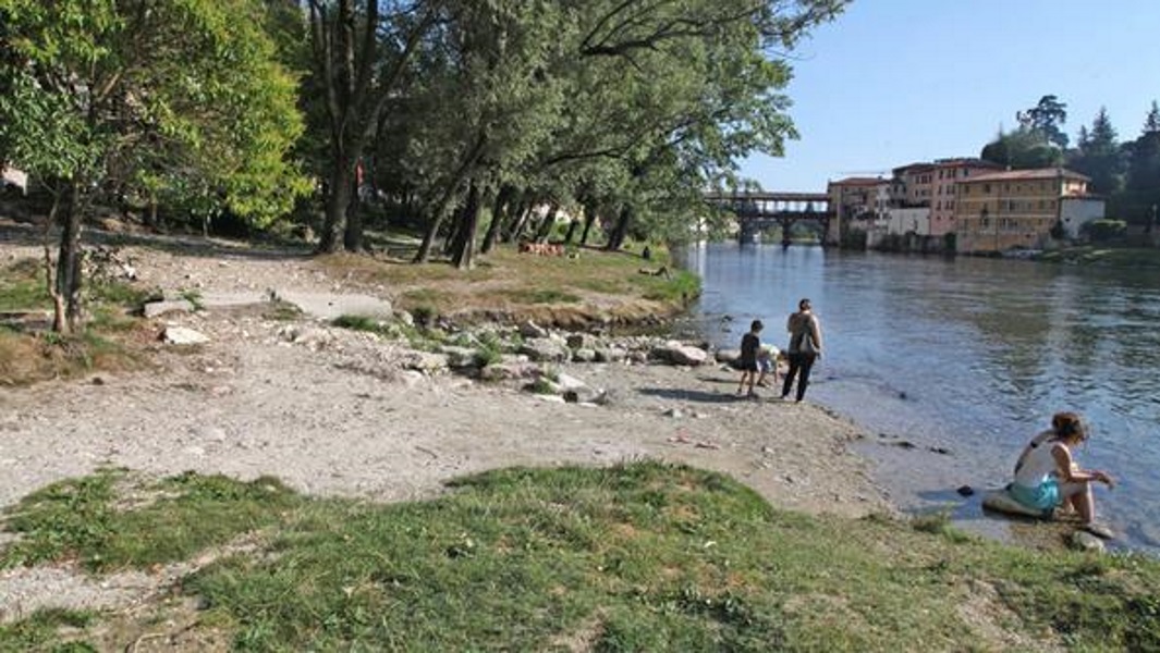 Bassano, ragazzino cade nel fiume Brenta: salvato da nuotatore di 70 anni