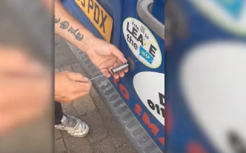 Ecco come aprire le porte di un furgone: basta spendere solo 20 euro
