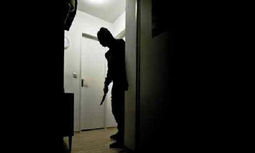 Furti in casa, ecco cosa fare per evitarli (foto Ansa)