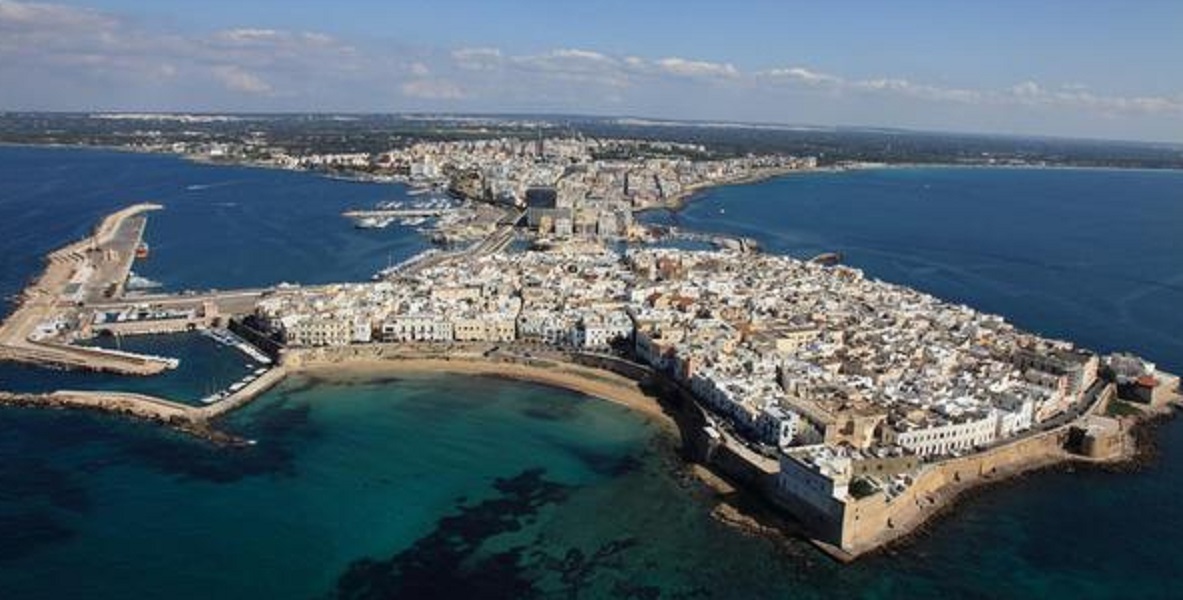 Salento, irregolare un affitto su due: "case pollaio" senza finestre affittate a giovanissimi