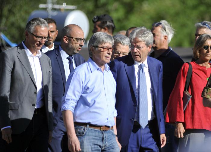 Terremoto: Gentiloni ad Aquata. Sindaco Amatrice lo attacca: "Esenzione tasse ci hai preso in giro