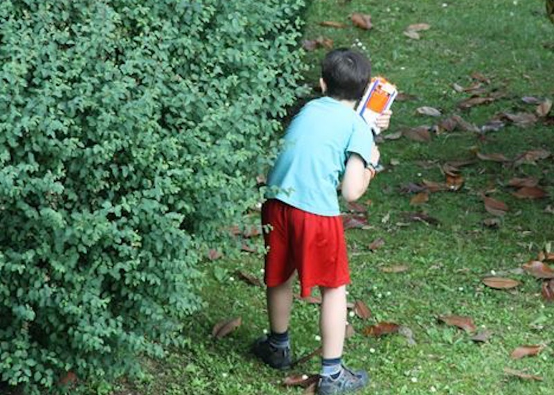 Giocavano a Guardie e Ladri: bimbo di 10 anni spara e ammazza il fratello di 14