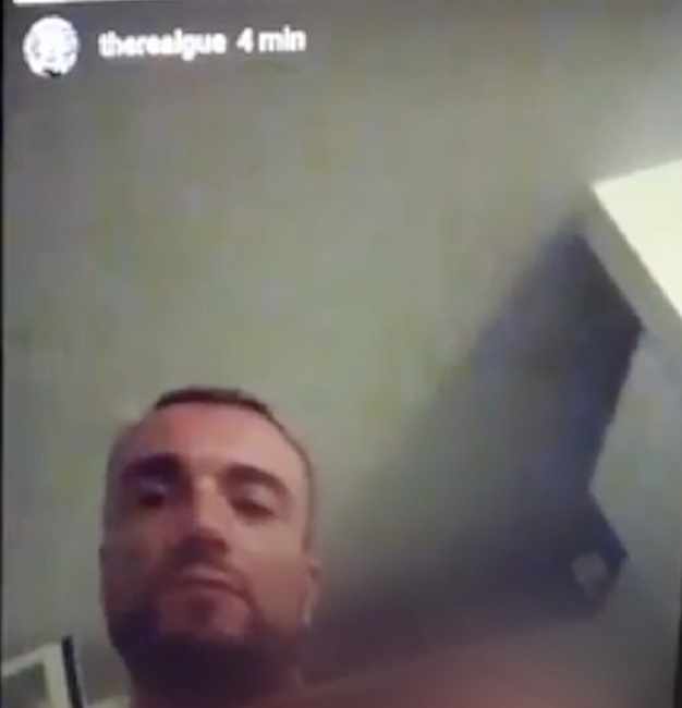 Guè Pequeno si masturba su Instagram: il rapper pubblica per sbaglio il video