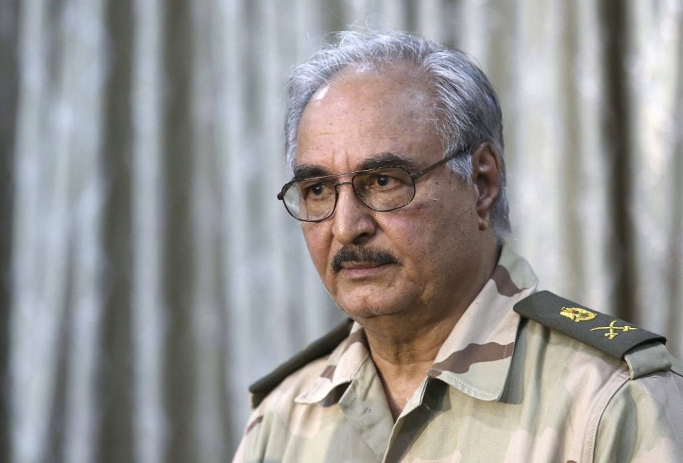 Libia, generale Haftar: "Bombardare le navi italiani"