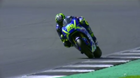 Andrea Iannone, video su gara a Silverstone. E gli utenti...