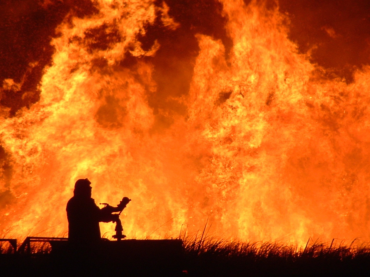 Sulmona, incendio sul pullman del pubblico di C'è posta per te
