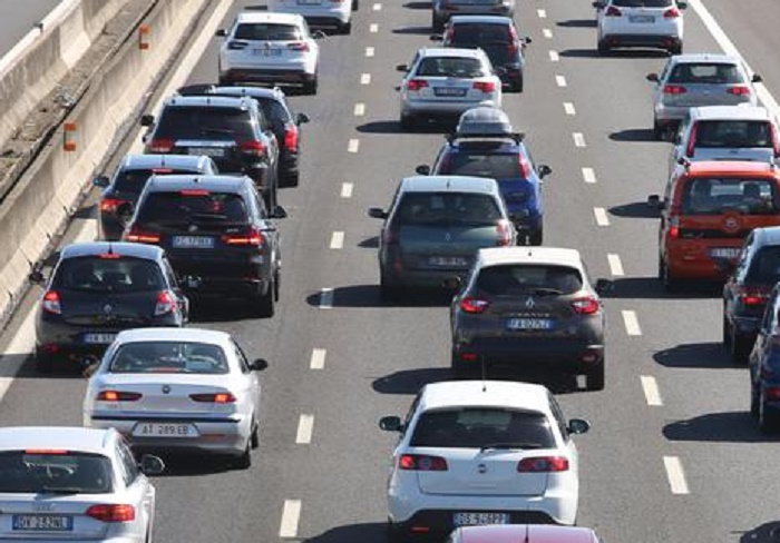 Autostrada A14, incidente tra Castel San Pietro e Imola: maxi tamponamento tra 5 vetture, maxi code