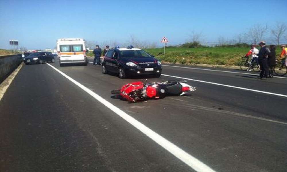 Prevalle, scontro tra un gruppo di moto e due auto: un morto