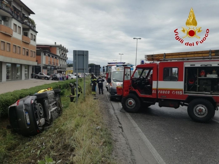 Truccazzano, incidente sulla Rivoltana: auto nel canale, un morto e 3 dispersi. Sommozzatori al lavoro