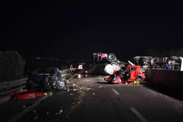 Brindisi, notte tragica al volante sulle strade della movida: morti due giovani
