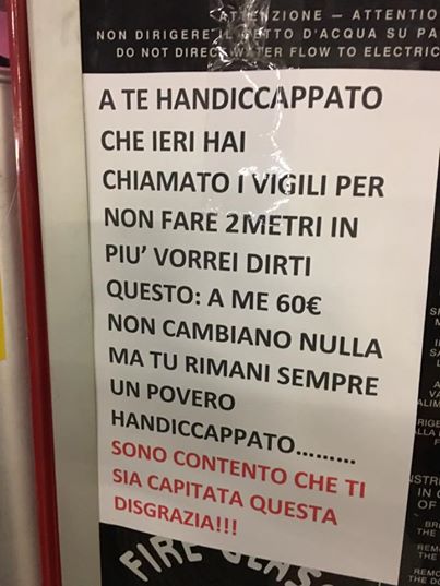 Milano, multato per parcheggio posto disabili, lascia insulti: "Contento per la tua disgrazia"