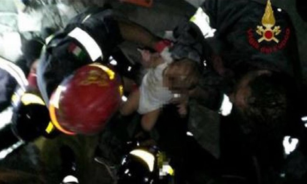 Terremoto Ischia: Pasquale, 7 mesi, salvato dopo ore sotto le macerie FOTO