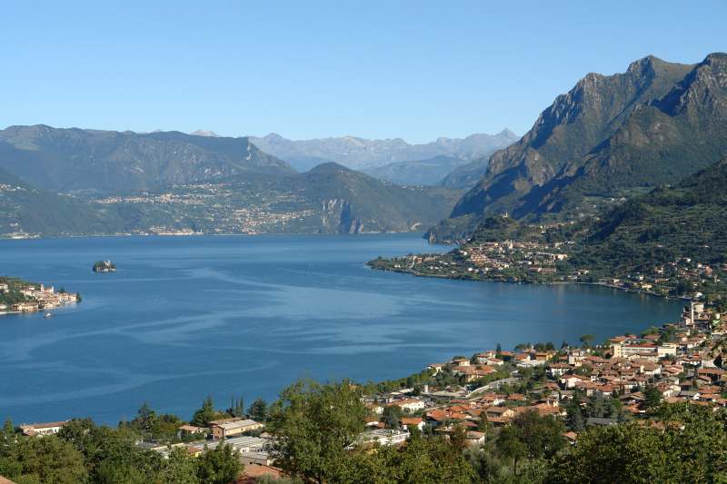 Lago d'Iseo, due giovani di 23 anni morti: erano in acqua per salvare un'amica in difficoltà