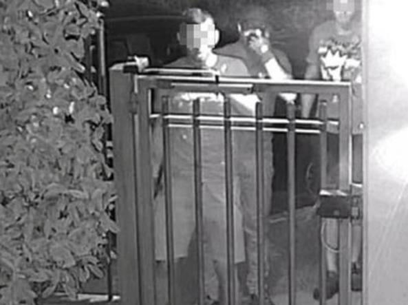 Milano, Marco Bilotta: casa svaligiata dopo le vacanze. E lui pubblica su Fb la foto dei ladri