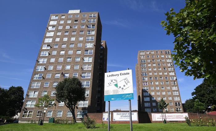 Londra, grattacieli Ledbury Towers evacuati: rischio incendio come Grenfell Tower