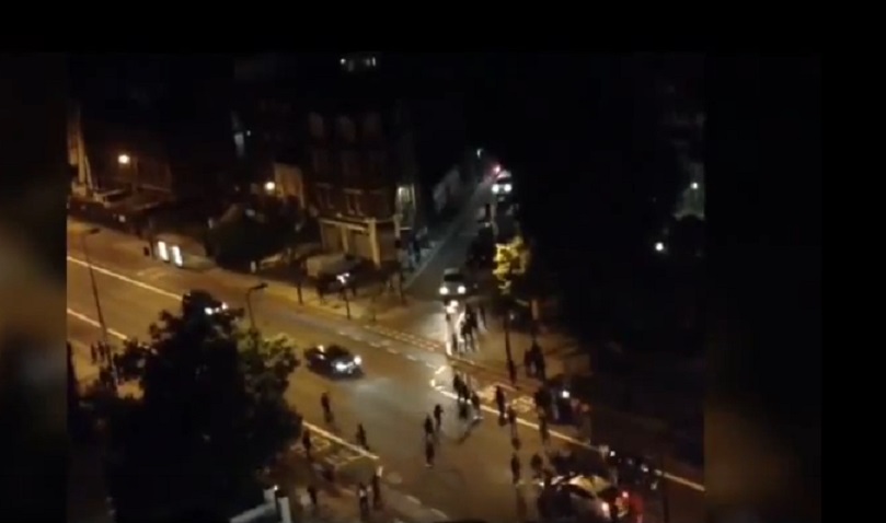 Londra, automobilista discute sulla via della movida e investe due donne