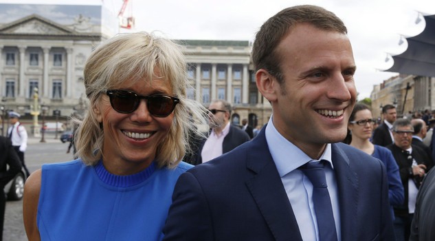 Emmanuel Macron ci ripensa: a Brigitte niente status di Première Dame