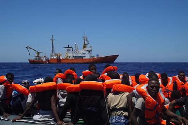 Black block del mare, freno alle Ong e sbarchi migranti dimezzati in luglio