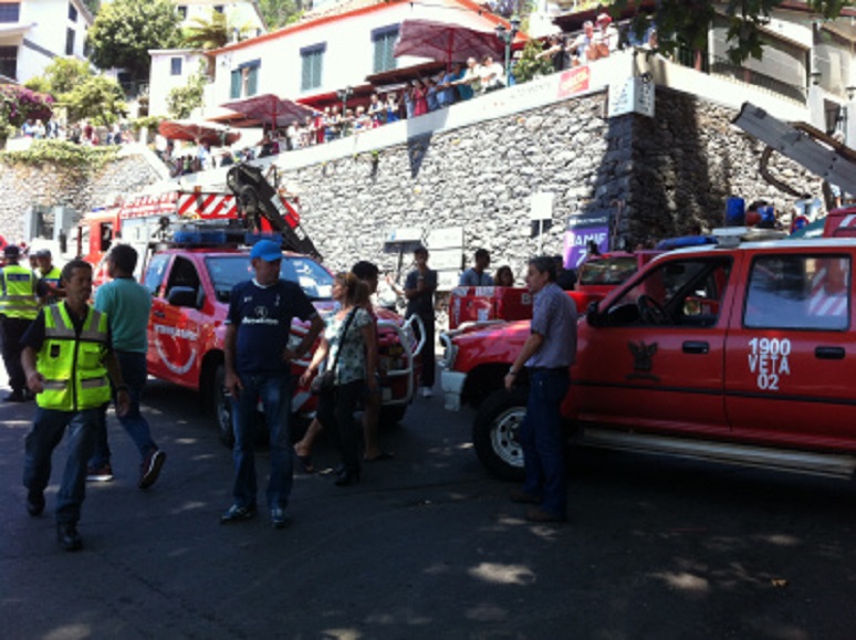 Portogallo, albero crolla su festa religiosa a Madeira: 11 morti, 35 feriti