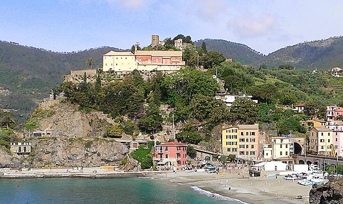 Cinque Terre, Peter Gergely Szabo precipita da un muraglione a Monterosso e muore