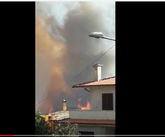Incendio tra Morlupo e Capena (Roma): fatte sgomberare 150 persone