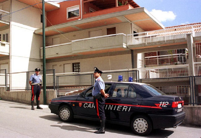 Torre Annunziata (Napoli): fa tiro a segno con arma a piombini e ferisce due passanti