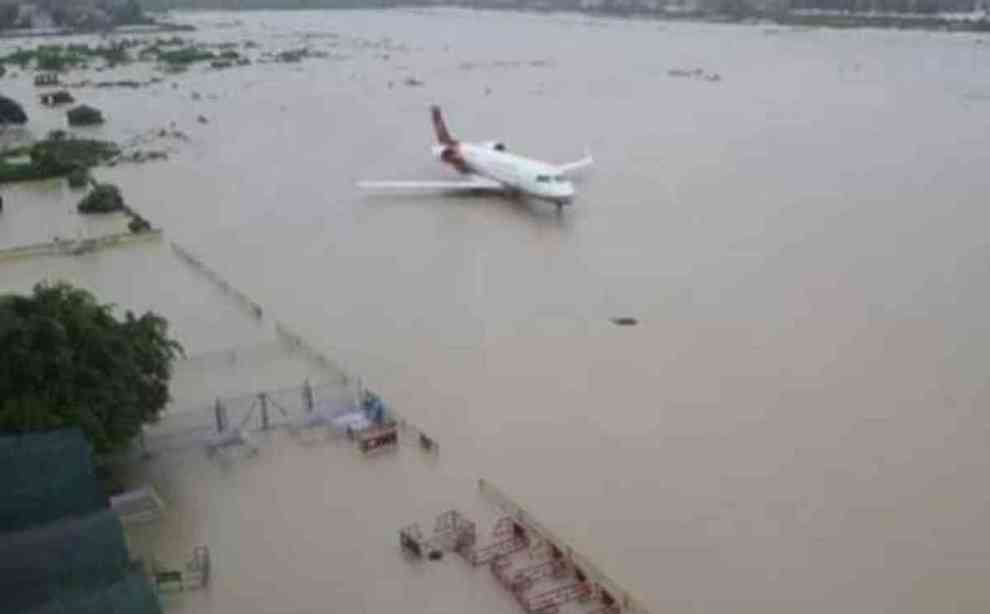 Nepal travolto dai monsoni, 35 morti. Bloccata una famiglia di turisti italiani