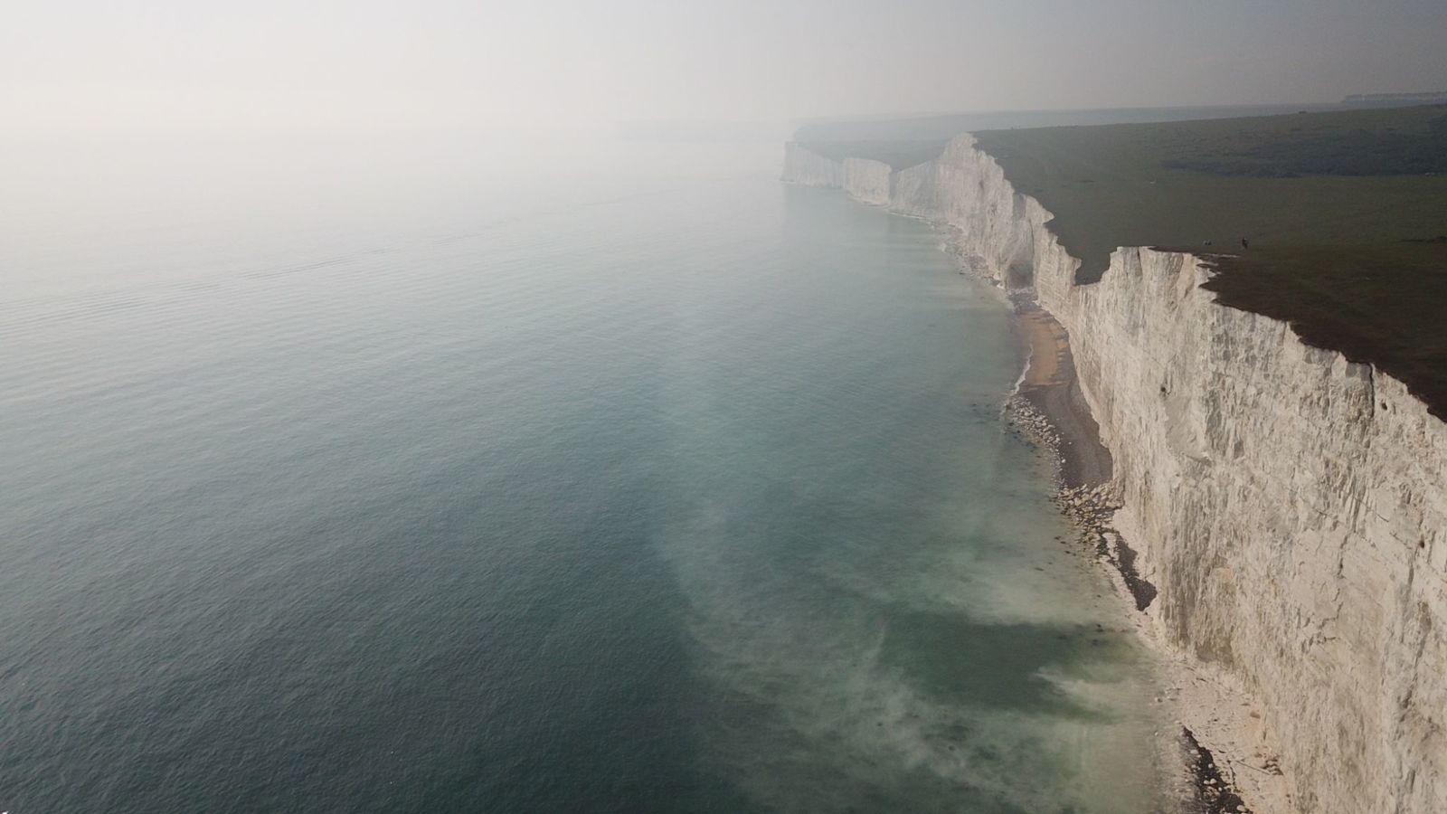 Gb, nube tossica sulla costa del Sussex: 50 persone intossicate, è allarme