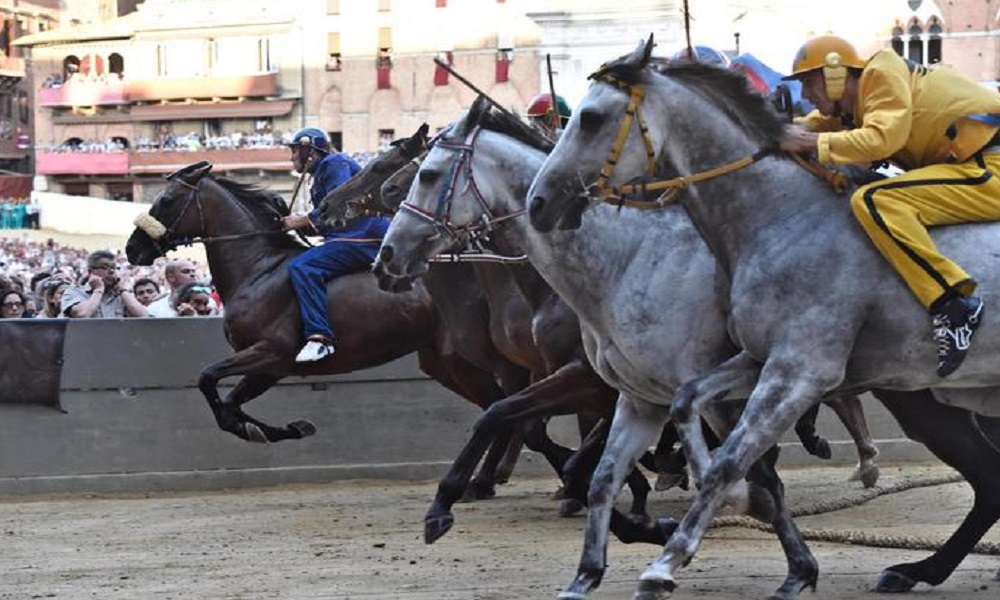 Palio di Siena 2017, vince la contrada dell'Onda